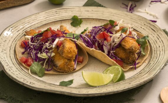 Tacos de huachinango estilo Baja California.